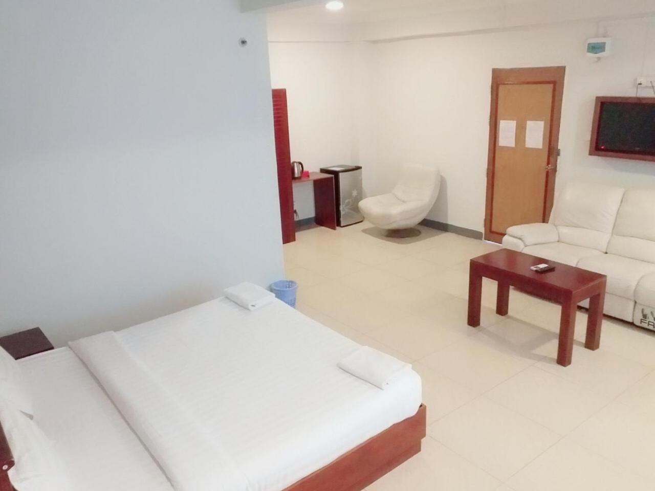 Lanmadaw Plaza Hotel China Town 양곤 외부 사진